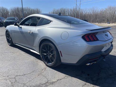 Used 2025 Ford Mustang Premium RWD image 3