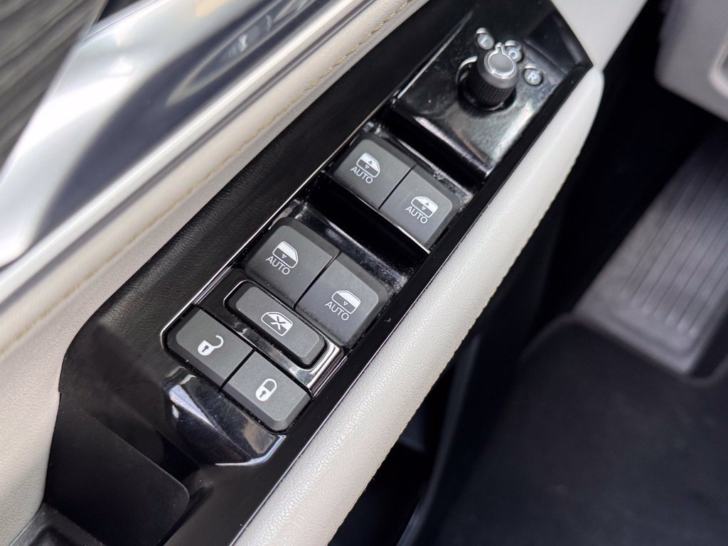 Used 2024 Jeep Wagoneer L Series II AWD/4WD image 25
