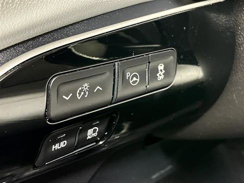 Used 2020 Toyota Prius XLE w/ Advanced Technology Package image 21