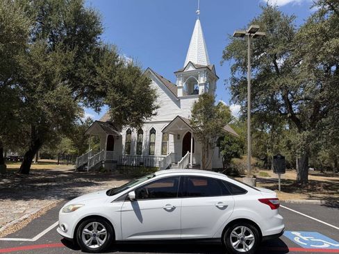 Used 2014 Ford Focus SE FWD image 1