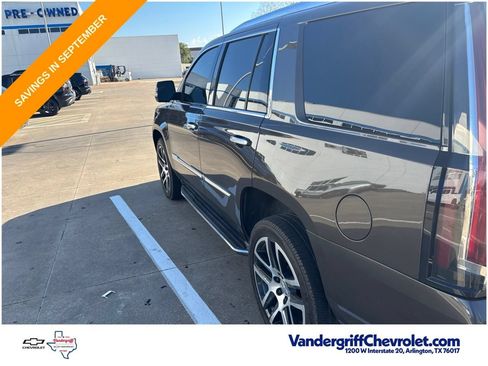 Used 2020 Cadillac Escalade Luxury RWD image 10