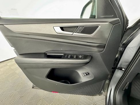 Used 2024 Volkswagen Atlas Cross Sport SE image 34