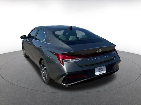 Used 2025 Hyundai Elantra Limited image 11