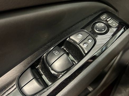 Used 2023 Nissan Altima 2.5 SV AWD/4WD image 5