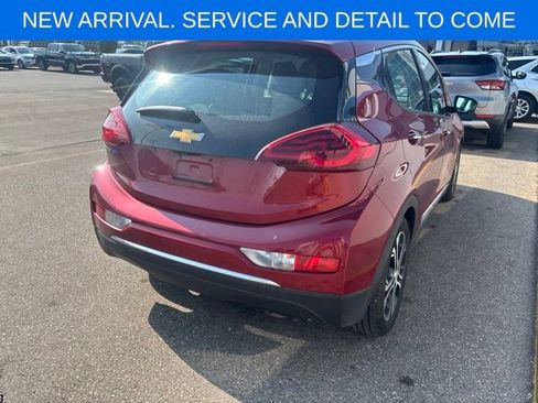 Used 2020 Chevrolet Bolt Premier w/ Infotainment Package FWD image 8