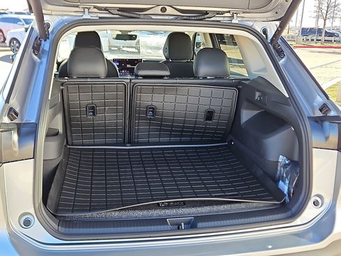 New 2026 Volkswagen Tiguan SE image 6