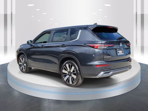 New 2025 Mitsubishi Outlander SE image 3