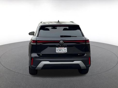 Used 2026 Volkswagen Tiguan SE AWD/4WD image 12