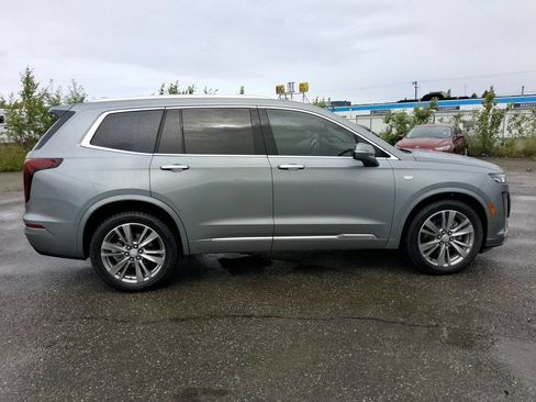 Used 2023 Cadillac XT6 Premium Luxury w/ Technology Package FWD image 9