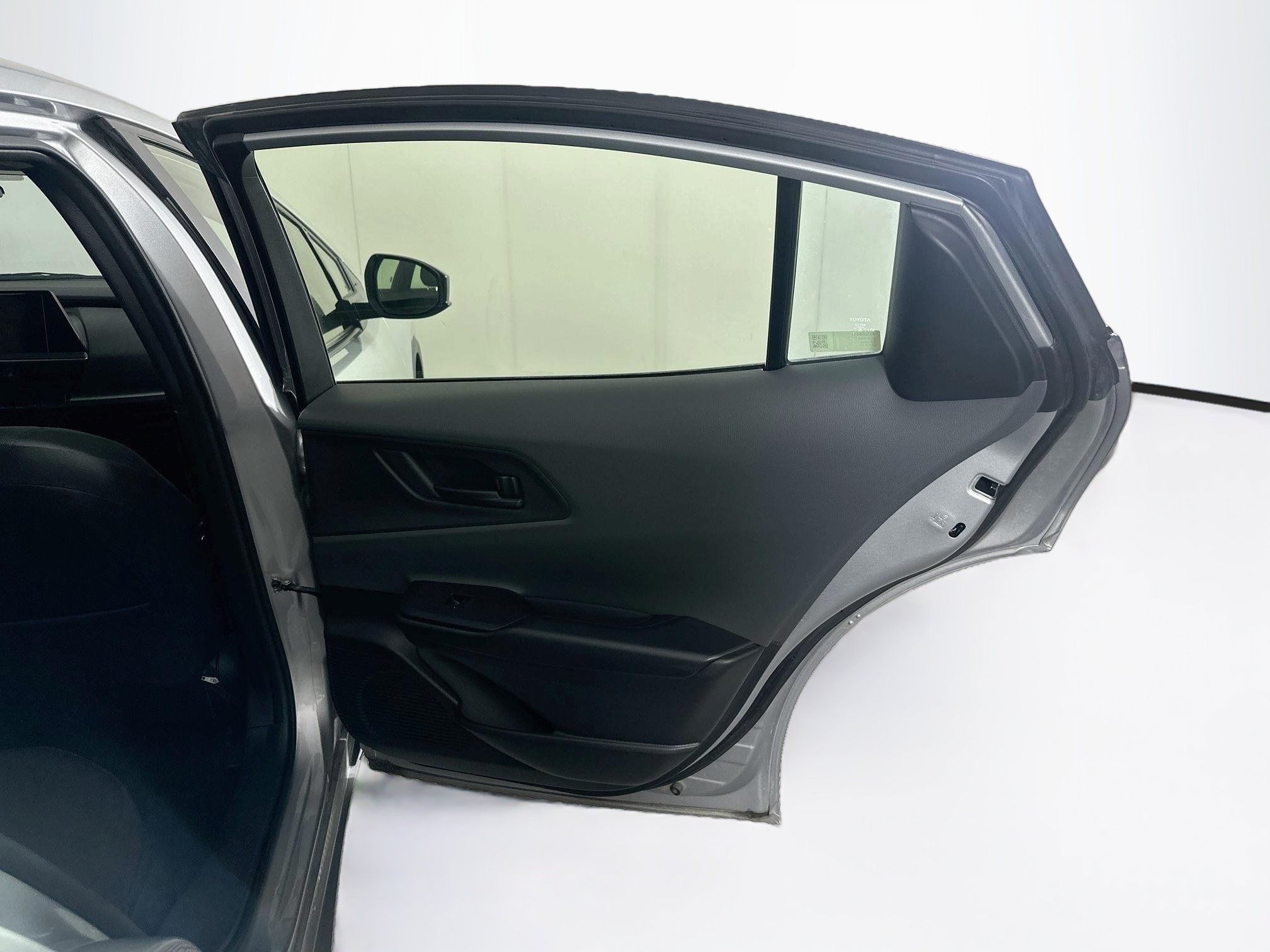 Used 2025 Toyota Prius LE FWD image 28