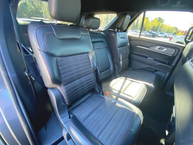 Used 2025 Ford Explorer ST-Line w/ ST-Line Street Pack AWD/4WD image 26