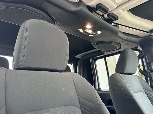 Used 2021 Jeep Gladiator Willys image 15