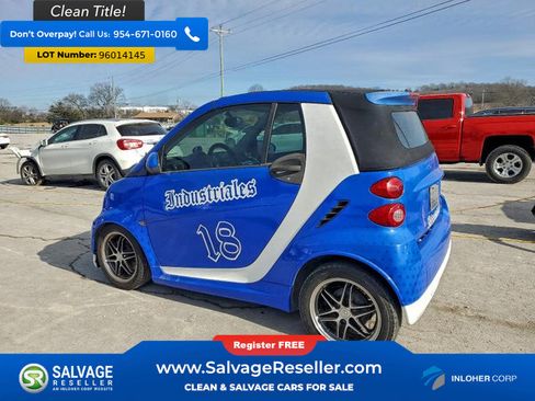 Used 2011 smart fortwo Convertible image 3