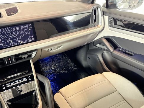 Certified 2025 Porsche Cayenne Coupe image 20