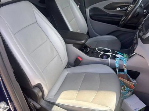 Used 2022 GMC Terrain SLT w/ Infotainment Package II FWD image 12