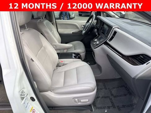 Used 2018 Toyota Sienna XLE w/ XLE Navigation Package image 9