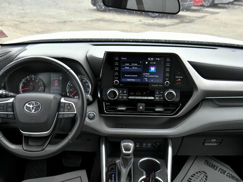 Used 2022 Toyota Highlander LE AWD/4WD image 35