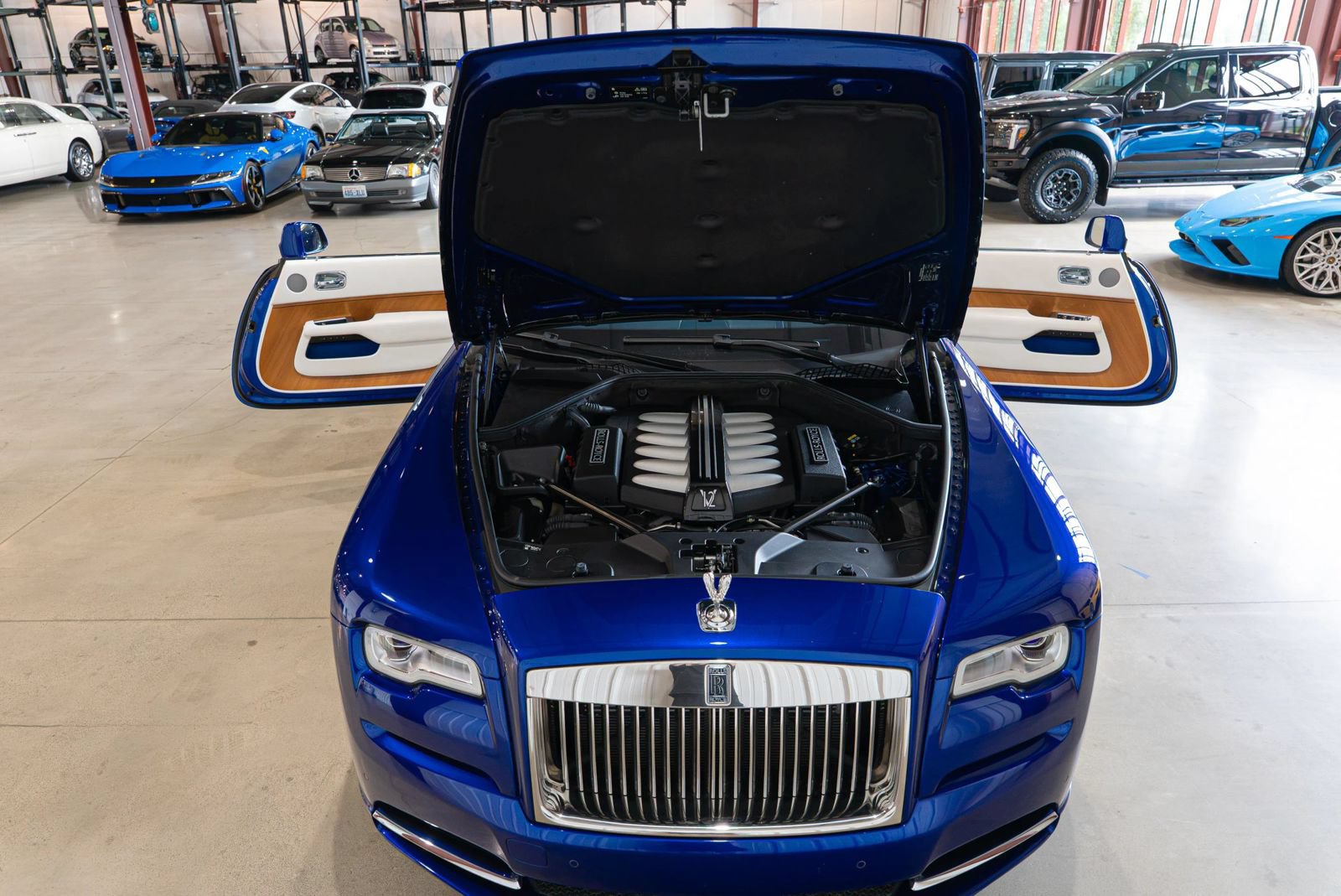 Used 2017 Rolls-Royce Dawn RWD image 39