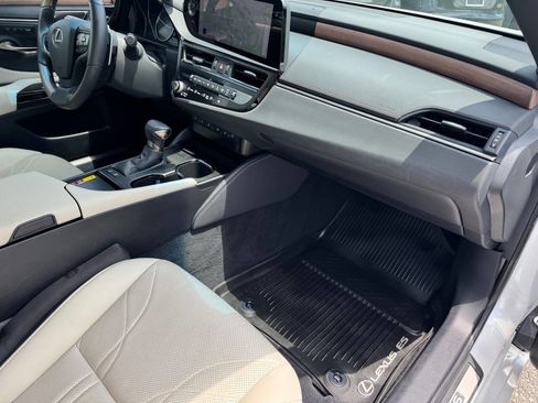Used 2024 Lexus ES 300h Ultra Luxury w/ Accessory Package (Z2) FWD image 21