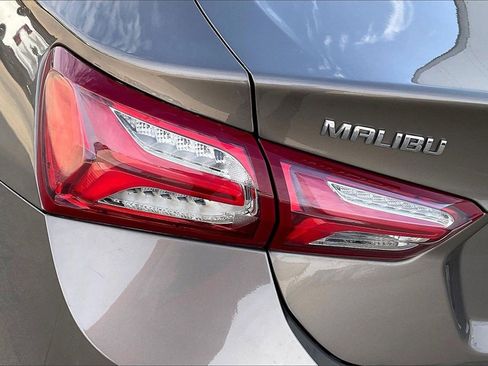 Used 2020 Chevrolet Malibu LT image 28