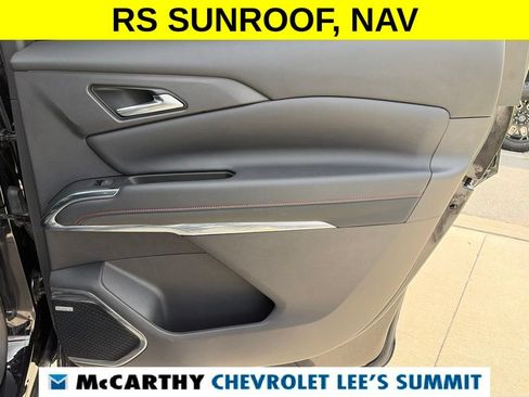 Used 2024 Chevrolet Traverse RS FWD image 33