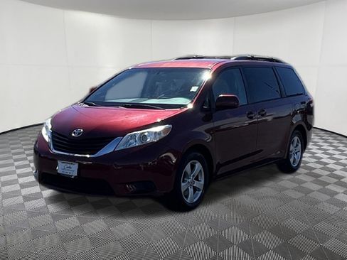 Used 2014 Toyota Sienna LE FWD image 3
