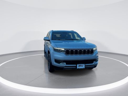 Used 2022 Jeep Wagoneer Series III w/ Convenience Group I image 3