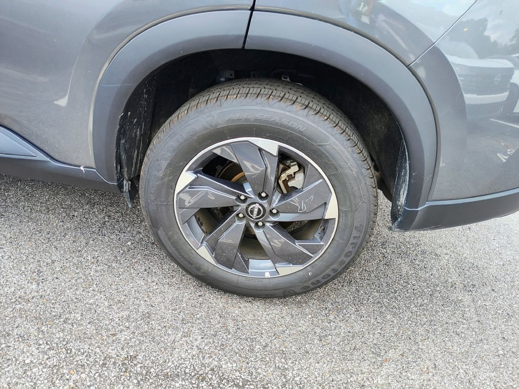 Used 2025 Nissan Rogue SV FWD image 8