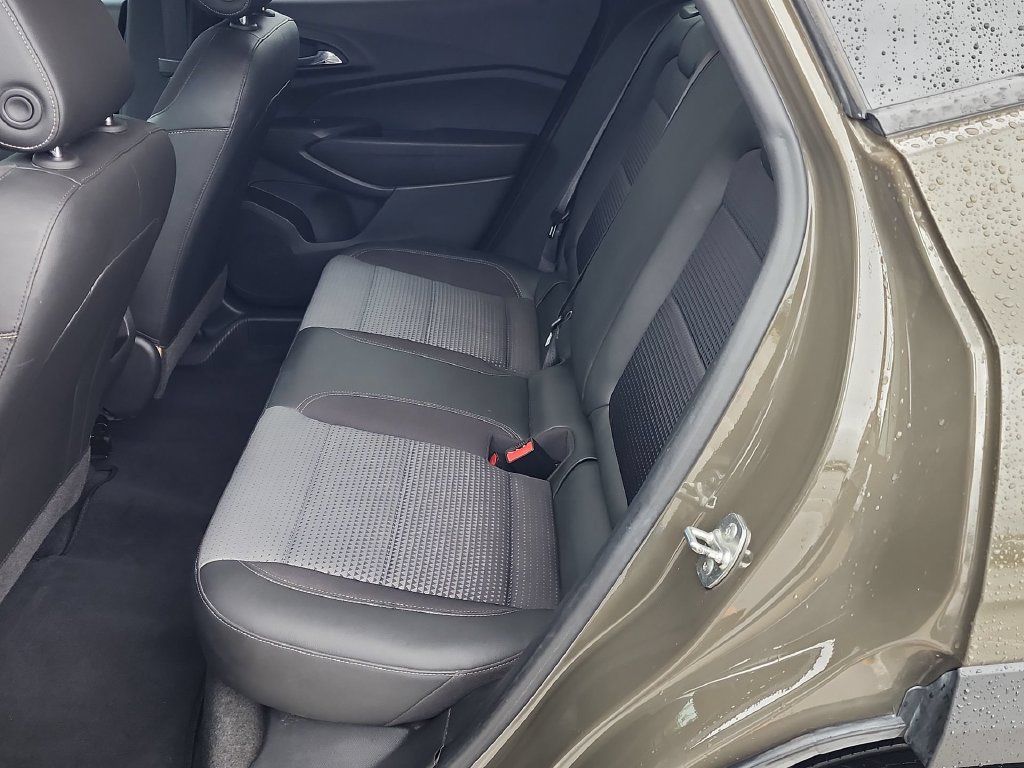 Used 2024 Chevrolet Trax LT FWD image 20