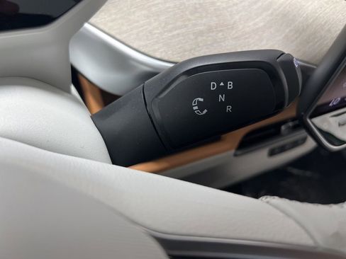 New 2025 Volkswagen ID. Buzz Pro S Plus image 41