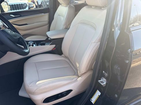 New 2026 Jeep Grand Cherokee Limited w/ Limited Altitude Package AWD/4WD image 24