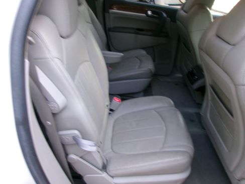 Used 2008 Buick Enclave CXL w/ Entertainment Package #2 FWD image 5