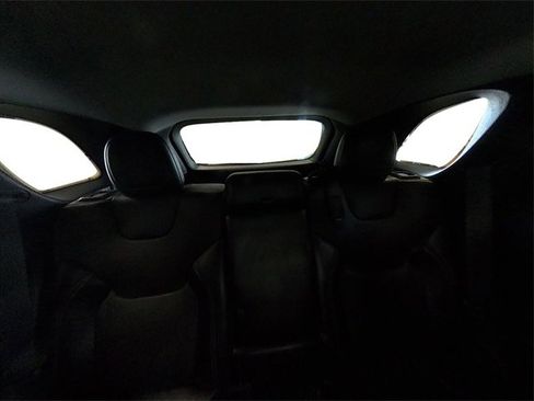 Used 2023 Jeep Cherokee Altitude Lux image 35