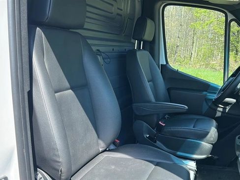 Used 2022 Mercedes-Benz Sprinter 2500 image 52