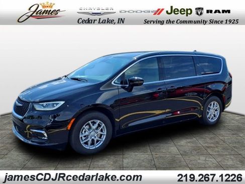 New 2026 Chrysler Pacifica Select image 1
