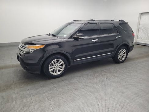 Used 2015 Ford Explorer XLT w/ Equipment Group 202A image 2