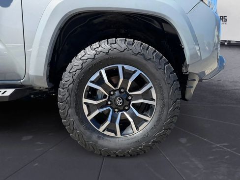 Used 2021 Toyota Tacoma TRD Sport w/ TRD Premium Sport Package AWD/4WD image 30