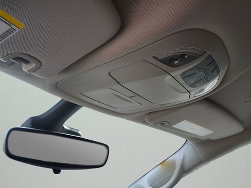 Used 2023 Chrysler Voyager LX image 31