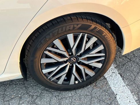 Used 2025 Nissan Altima 2.5 SV image 29