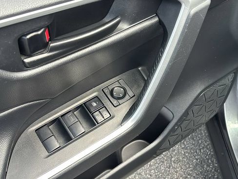 Used 2021 Toyota RAV4 LE AWD/4WD image 14