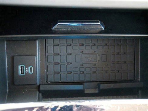 Used 2024 Ford Expedition Max XLT image 23