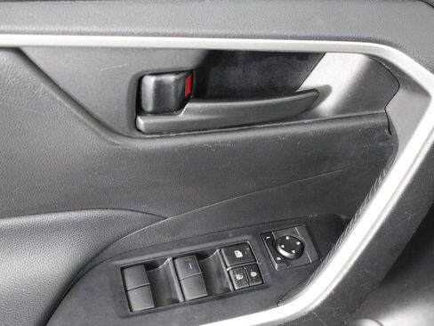Used 2020 Toyota RAV4 LE image 16