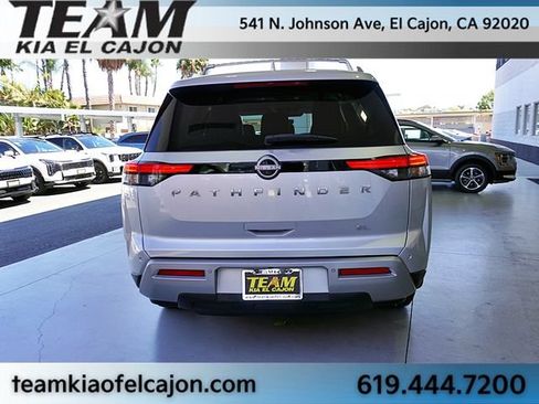 Used 2024 Nissan Pathfinder SL FWD image 8