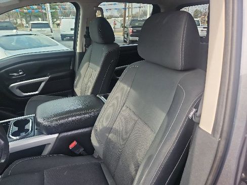 Used 2019 Nissan Titan SV w/ SV Convenience Package image 9
