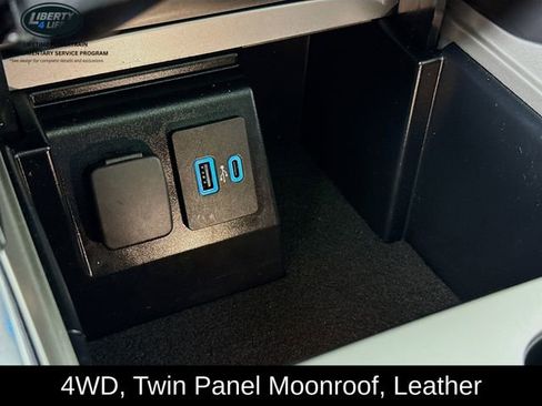 Used 2022 Ford Explorer XLT w/ Equipment Group 202A image 34