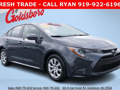 Used 2025 Toyota Corolla LE image 1