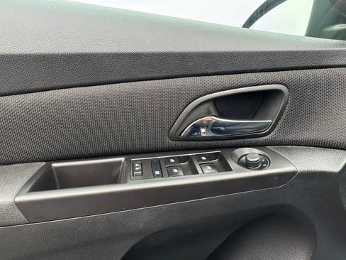Used 2015 Chevrolet Cruze LT image 19