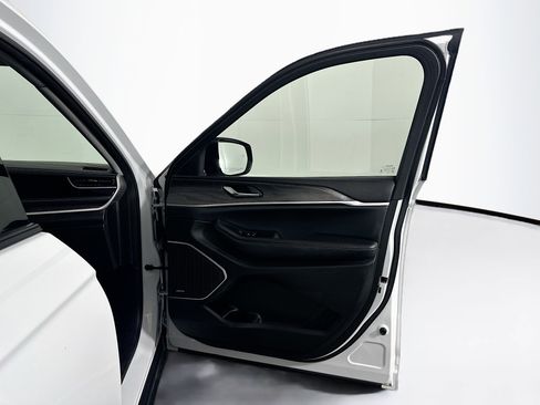 Used 2022 Jeep Grand Cherokee Limited 4xe image 33