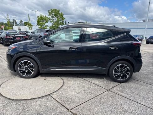 Used 2023 Chevrolet Bolt EUV Premier w/ Sun & Sound Package FWD image 5