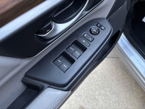 Used 2017 Honda CR-V Touring image 15